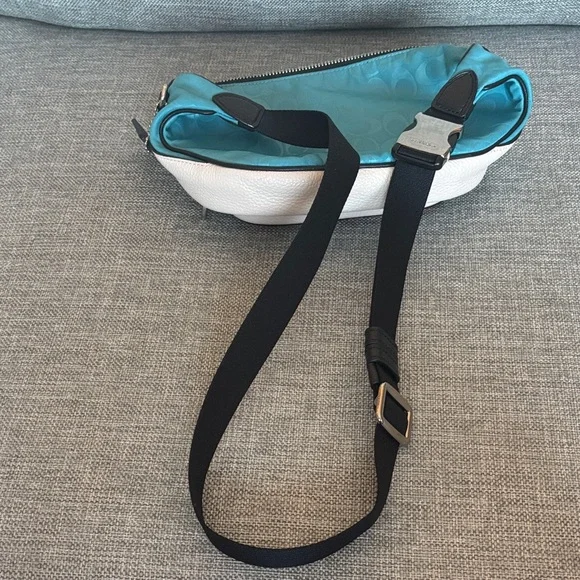 Coach Court Belt bag pink blue white nylon leather amazing condition! - Picture 13 of 13